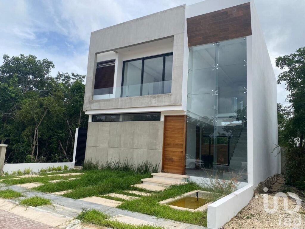 Residencia de lujo en Vía Cumbres, 3 rec, alberca privada, acabados premium