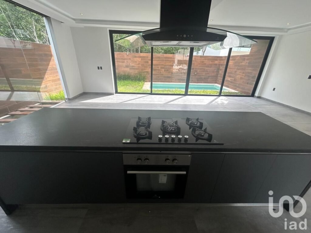 Residencia de lujo en Vía Cumbres, 3 rec, alberca privada, acabados premium