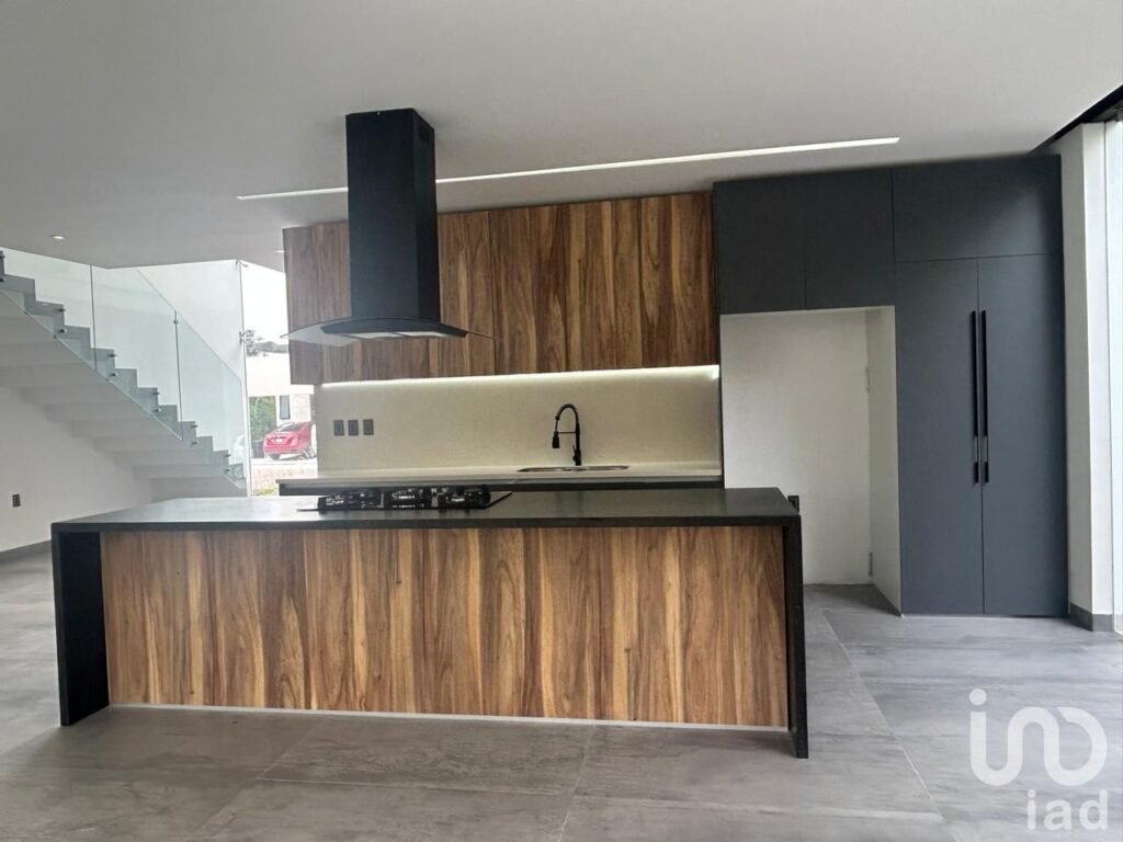 Residencia de lujo en Vía Cumbres, 3 rec, alberca privada, acabados premium