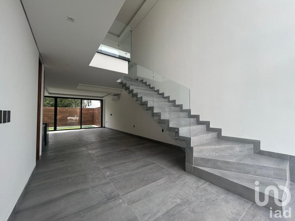 Residencia de lujo en Vía Cumbres, 3 rec, alberca privada, acabados premium