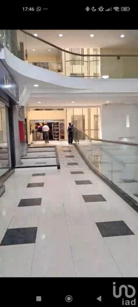 Se renta local comercial a pie de calle Insurgentes Sur. Benito Juárez.