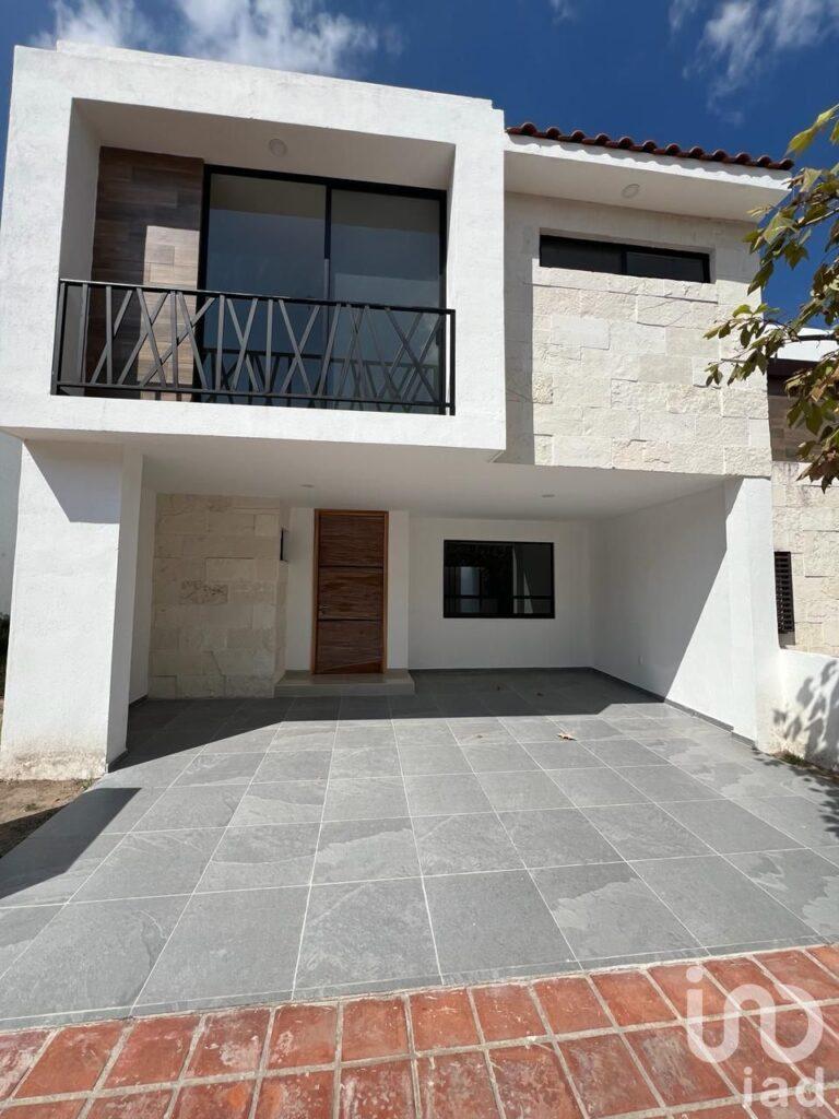 Casa en Maderas Residencial, Celaya 3 hab, alberca y terraza por camino San José de Guanajuato