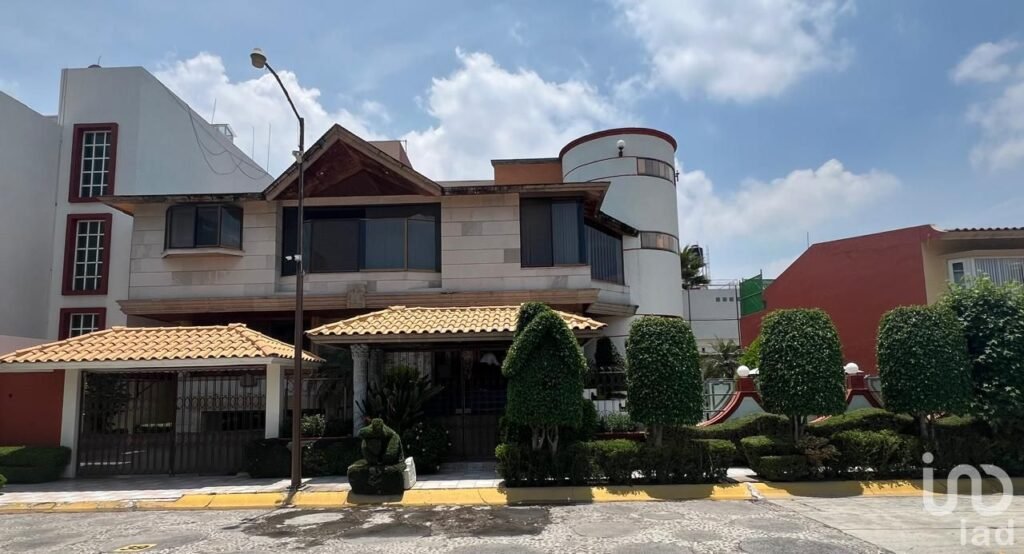 RESIDENCIA EN VENTA FRACCIONAMIENTO TORRES LINDAVISTA