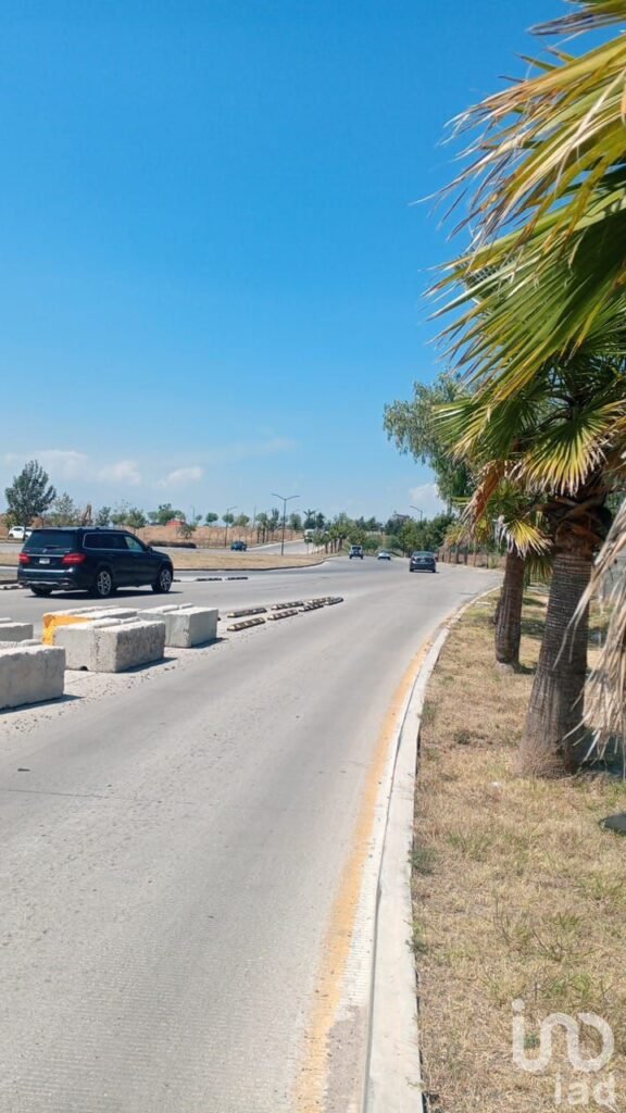 Se Vende Terreno Sobre Lateral Atlixcayotl, en Angelopolis