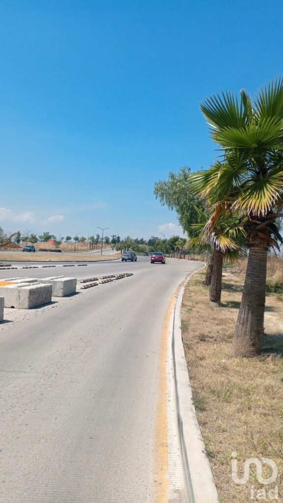 Se Vende Terreno Sobre Lateral Atlixcayotl, en Angelopolis