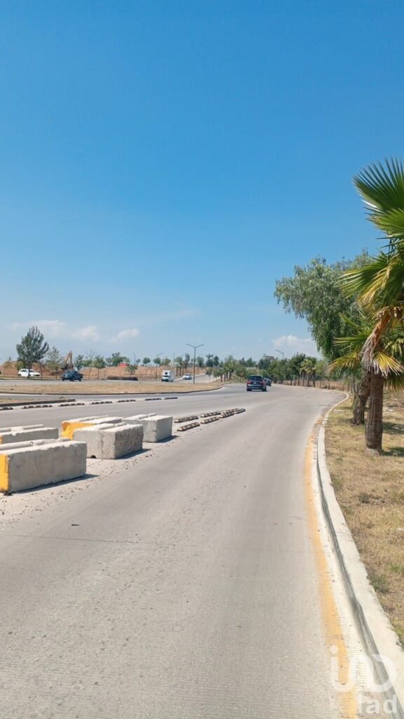 Se Vende Terreno Sobre Lateral Atlixcayotl, en Angelopolis