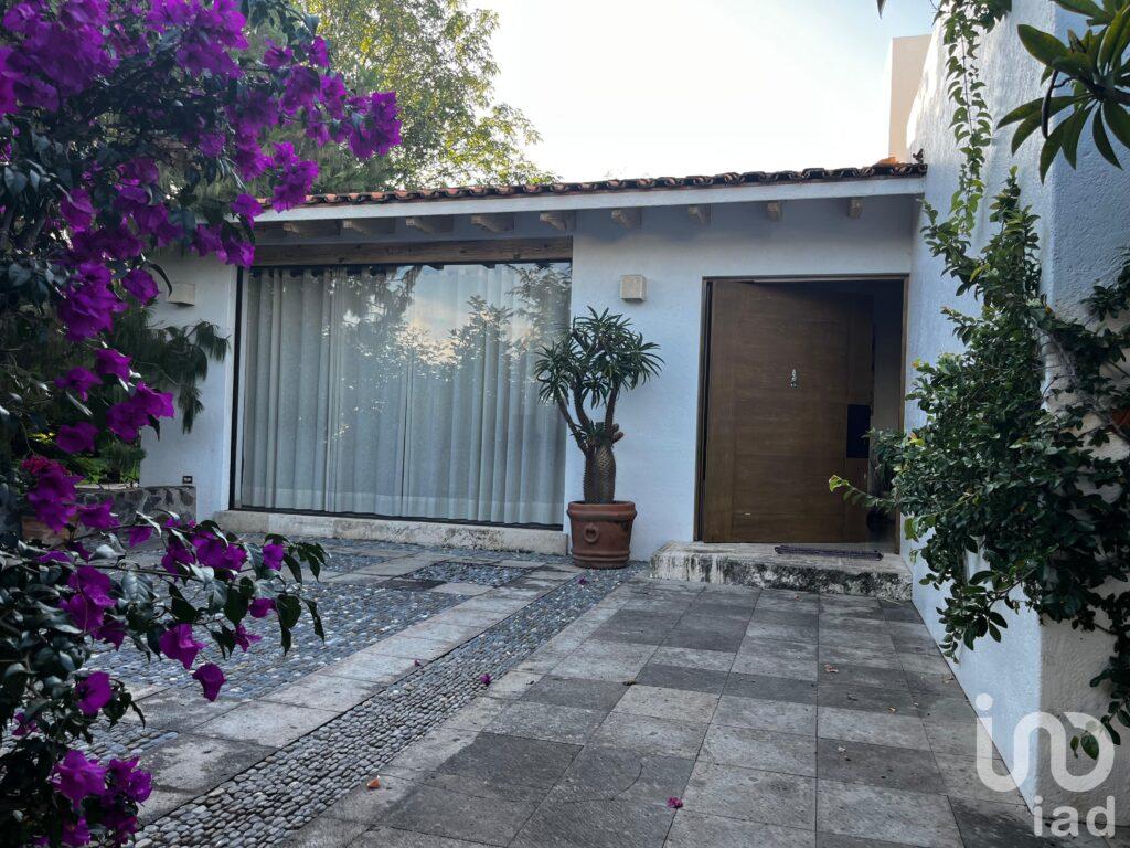 Increíble casa en venta en Vista Real con amplio jardín