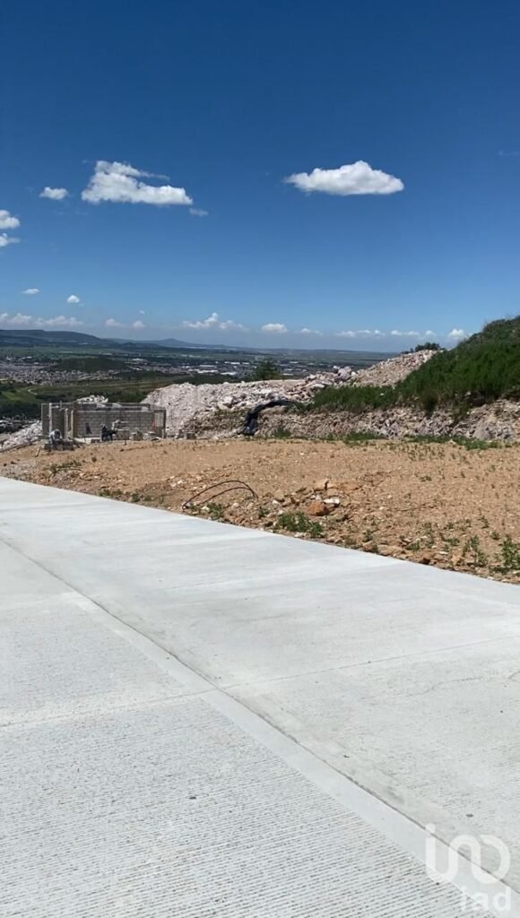 TERRENO EN VENTA EN FRACCIONAMIENTO HABITACIONAL,PACHUQUILLA,HGO.