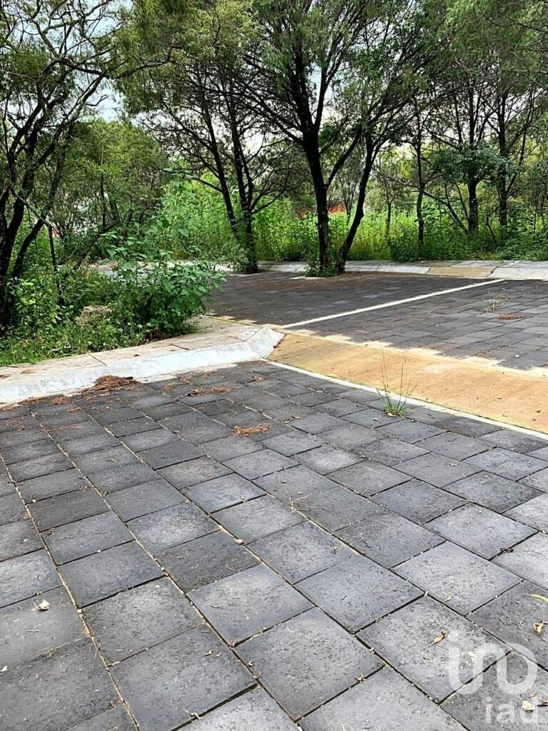 Terreno en venta en esquina en El Mirador la Calera