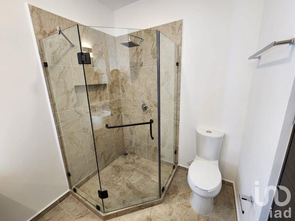 Casa amueblada en Renta de 3 recámaras más 1 estudio en Fracc. Kedros