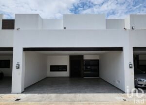 Casa amueblada en Renta de 3 recámaras más 1 estudio en Fracc. Kedros Casa amueblada en Renta de 3 recámaras más 1 estudio en Fracc. Kedros