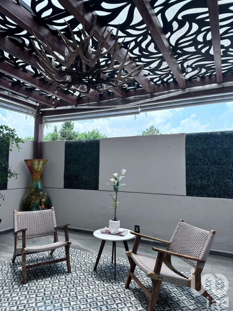 CASA EN BOSQUES DEL CENTINELA