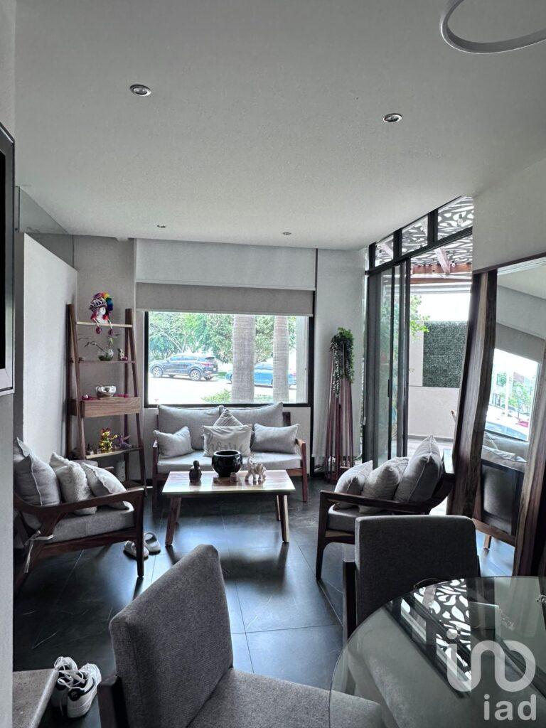 CASA EN BOSQUES DEL CENTINELA