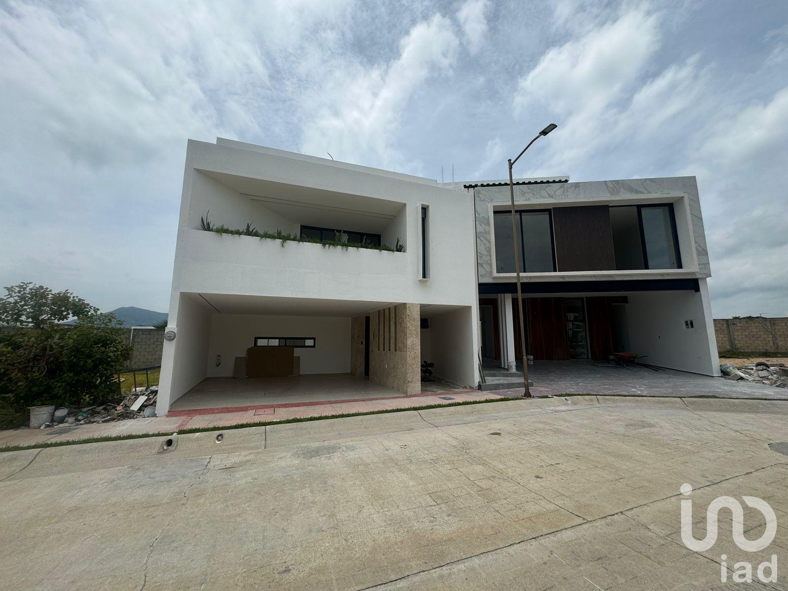 CASA  EN VENTA EN  RESIDENCIAL PUERTA DE HIERRO