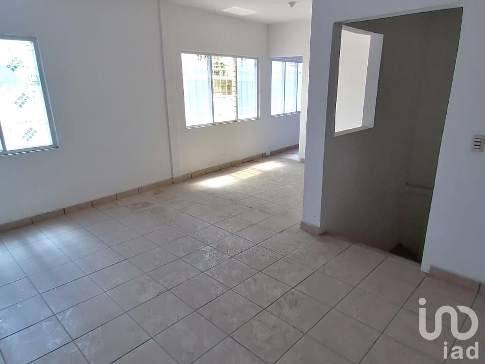 VENTA DE EDIFICIO EN TERAN IDEAL PARA CLINICA O CONSULTORIOS