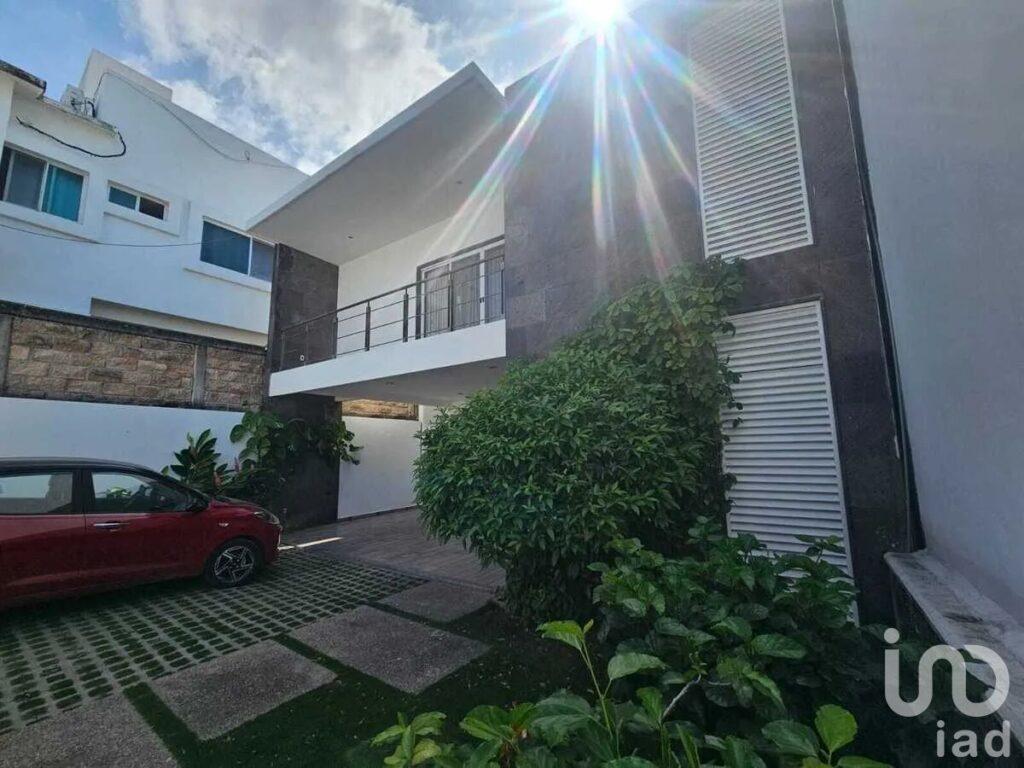 CASA EN VENTA EN RESIDENCIAL  SAN CARLOS CON AMPLIOS ESPACIOS