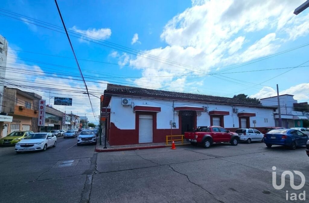 RENTA DE LOCAL  EN EL CENTRO DE TUXTLA GUTIERREZ, IDEAL PARA  ESCUELAS Y OFICINAS