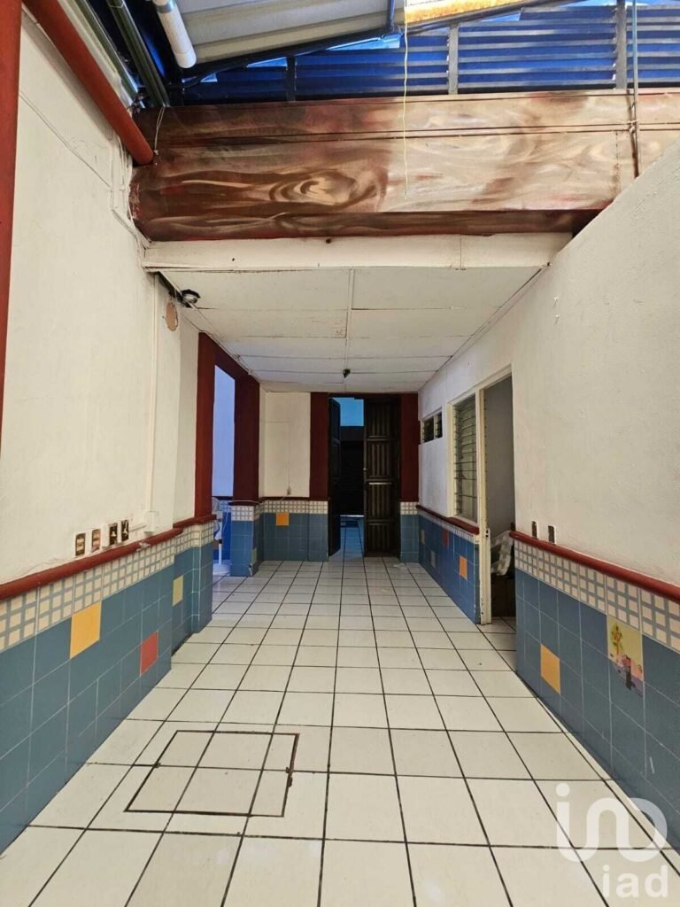 RENTA DE LOCAL  EN EL CENTRO DE TUXTLA GUTIERREZ, IDEAL PARA  ESCUELAS Y OFICINAS