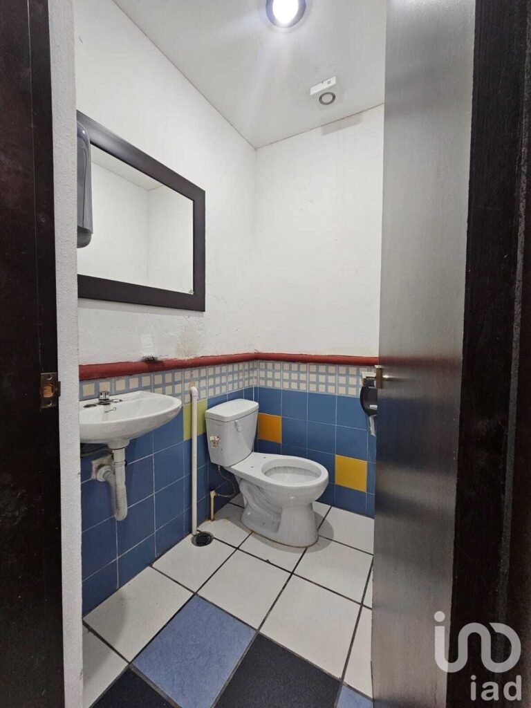 RENTA DE LOCAL  EN EL CENTRO DE TUXTLA GUTIERREZ, IDEAL PARA  ESCUELAS Y OFICINAS