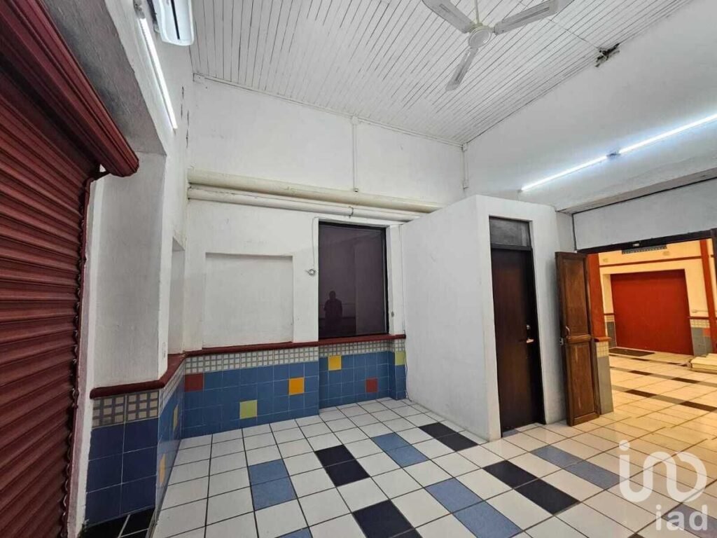 RENTA DE LOCAL  EN EL CENTRO DE TUXTLA GUTIERREZ, IDEAL PARA  ESCUELAS Y OFICINAS