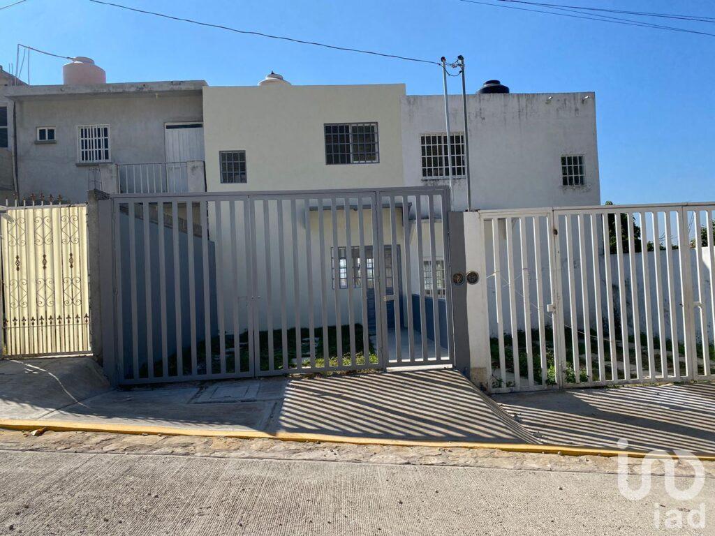 CASA EN VENTA EN COLONIA  LAS GRANJAS DE  TUXTLA GUTIERREZ , SE ACEPTAN CREDITOS