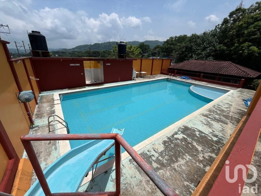 Terreno con alberca y palapas en venta en San Andrés Tuxtla, Ver.