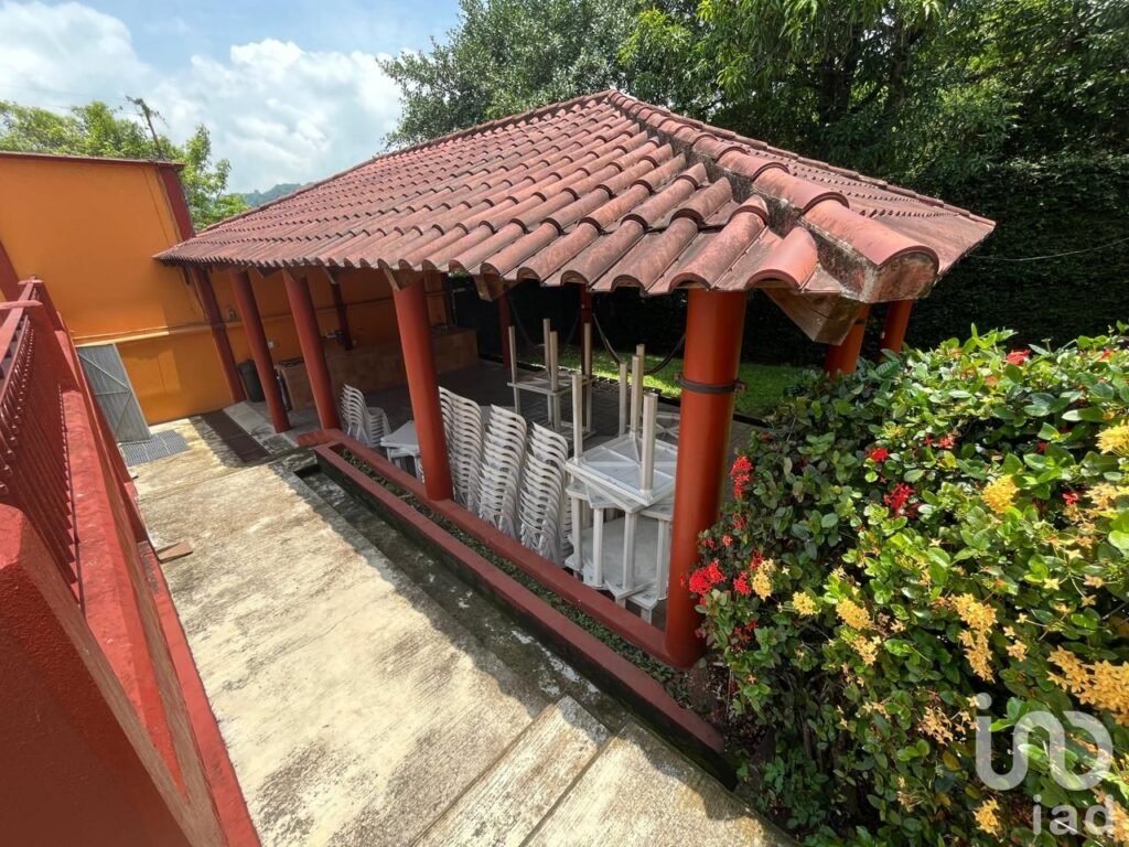 Terreno con alberca y palapas en venta en San Andrés Tuxtla, Ver.