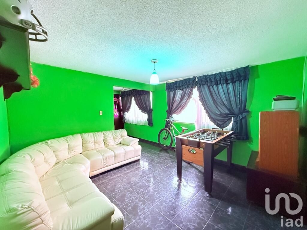 Venta de casa con local en Ecatepec
