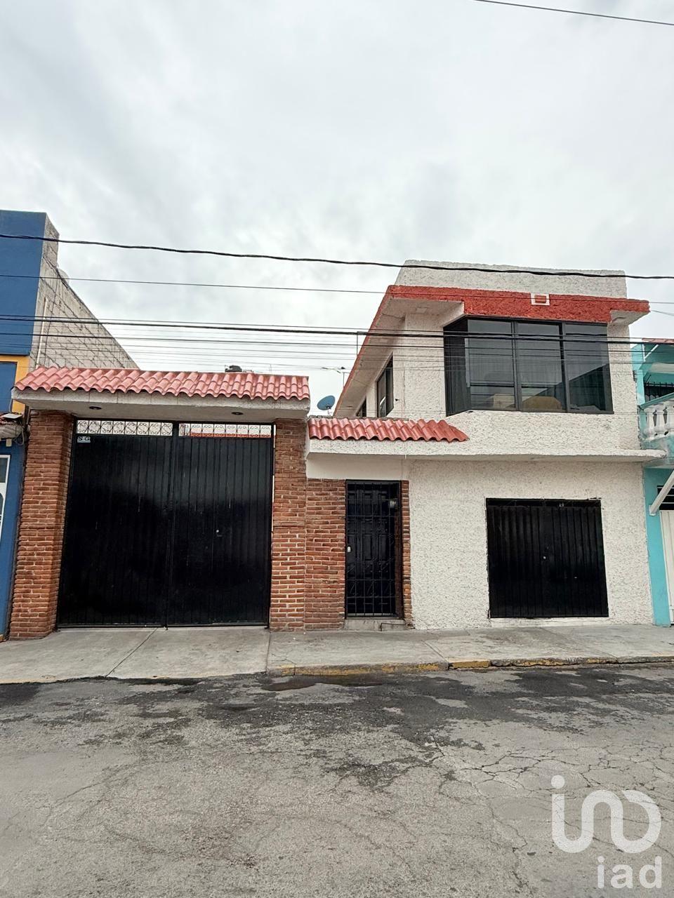 Venta de casa con local en Ecatepec