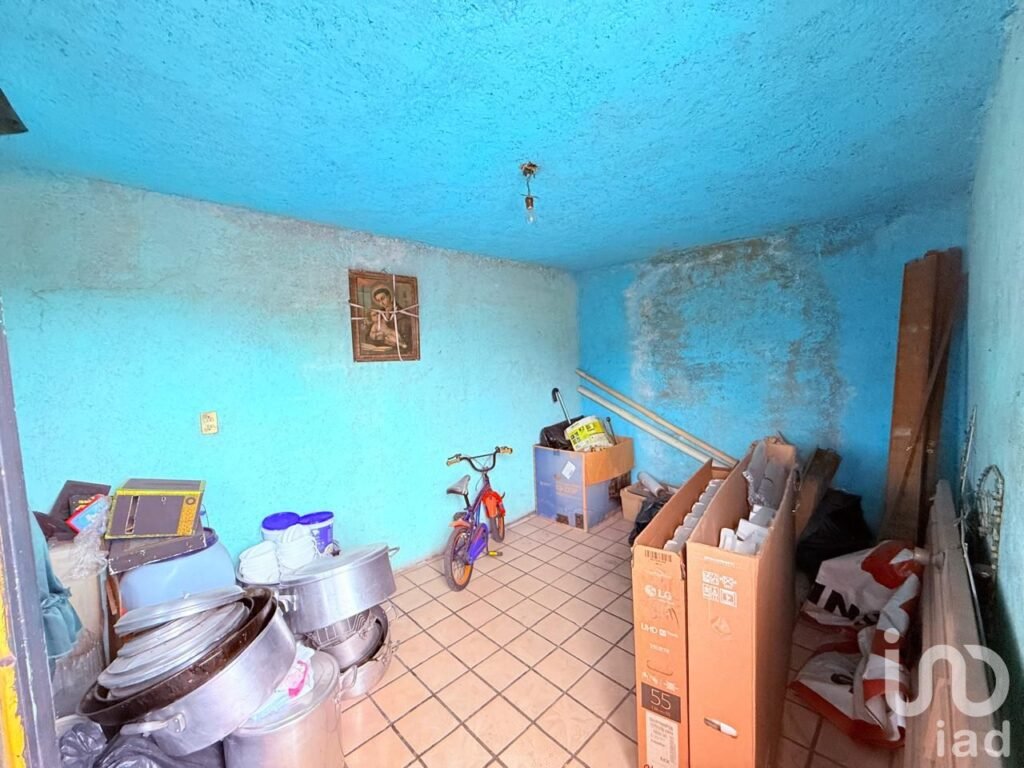 Venta de casa con local en Ecatepec