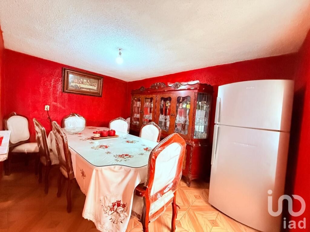 Venta de casa con local en Ecatepec