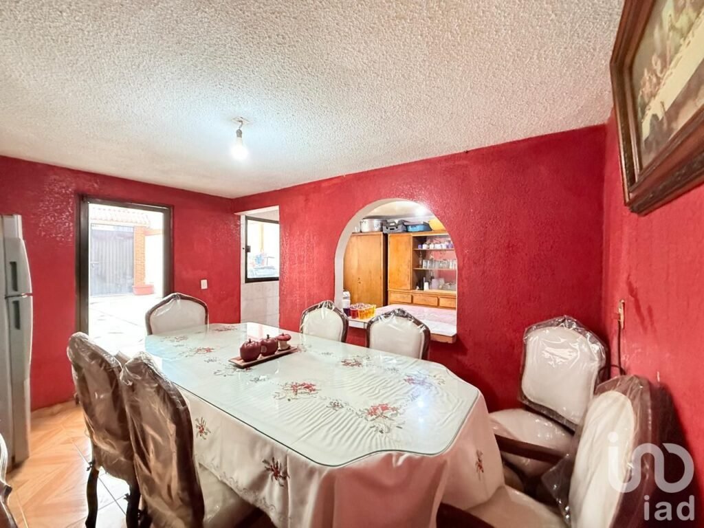 Venta de casa con local en Ecatepec