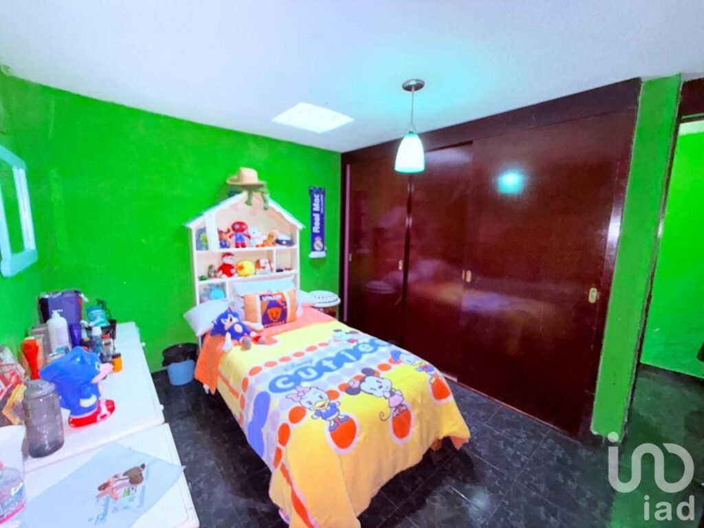Venta de casa con local en Ecatepec