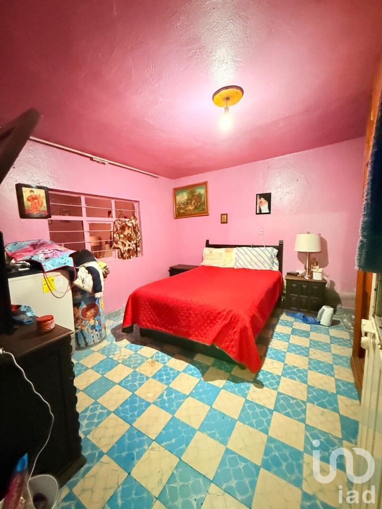 Venta de casa con local en Ecatepec