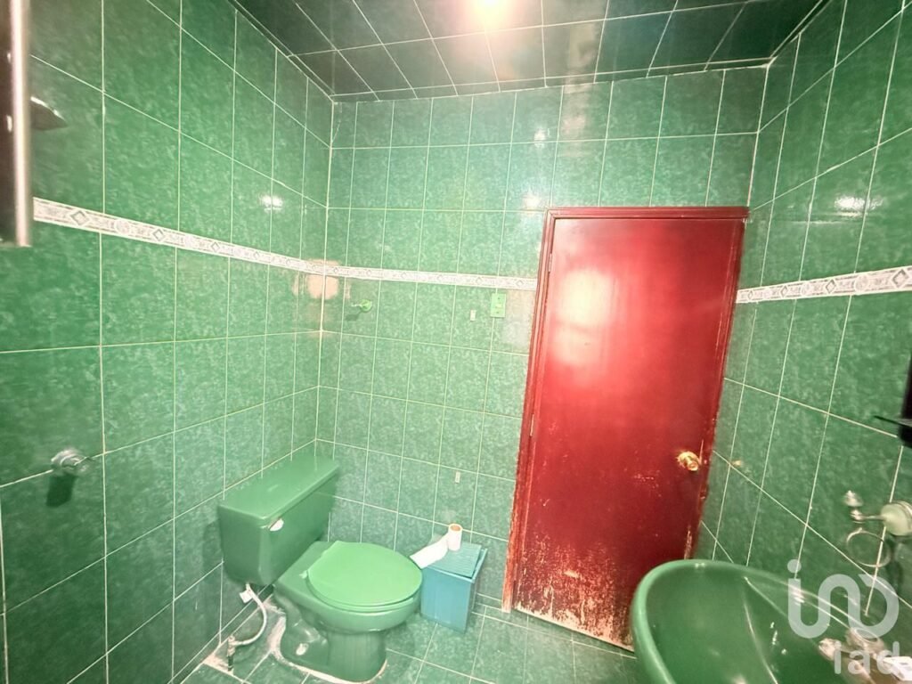 Venta de casa con local en Ecatepec