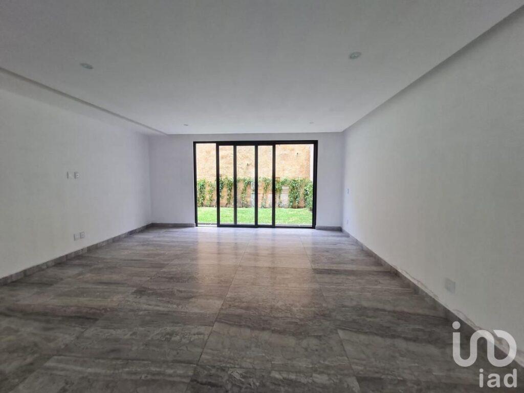 Casa Nueva en Conjunto Urbano Bosque Real, Huixquilucan, México