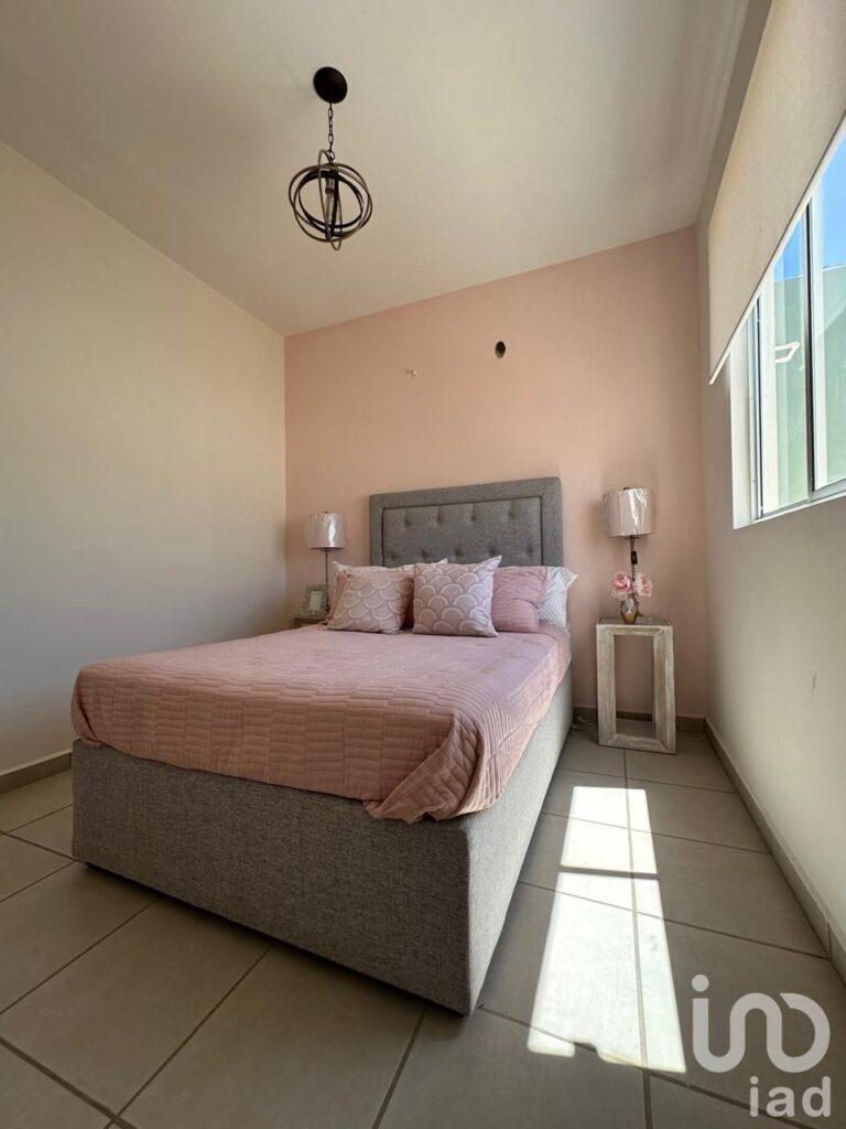 CASA EN VENTA EN LA PAZ BCS - ENTRADA A LA CIUDAD, CERCA DE BODEGA AURRERA Y CARRETERA A LOS CABOS