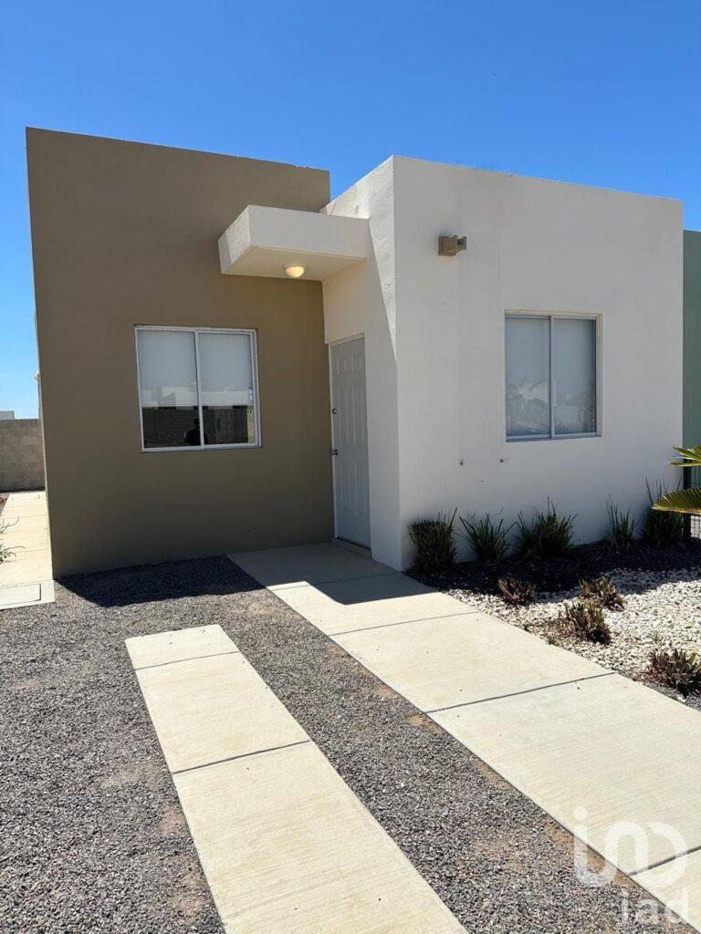 CASA EN VENTA DE 2 RECÁMARAS EN LA PAZ BCS -  IDEAL PARA INICIAR, LISTA PARA HABITAR.