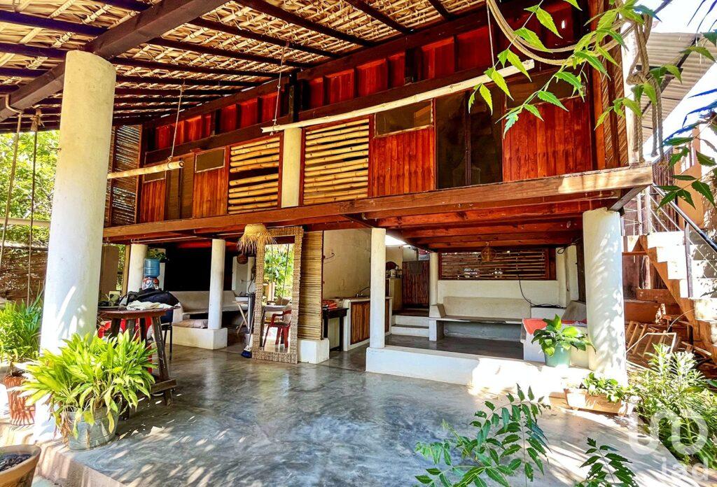 CASA CON 5 RECAMARAS Y VISTA AL MAR, PUERTO ESCONDIDO