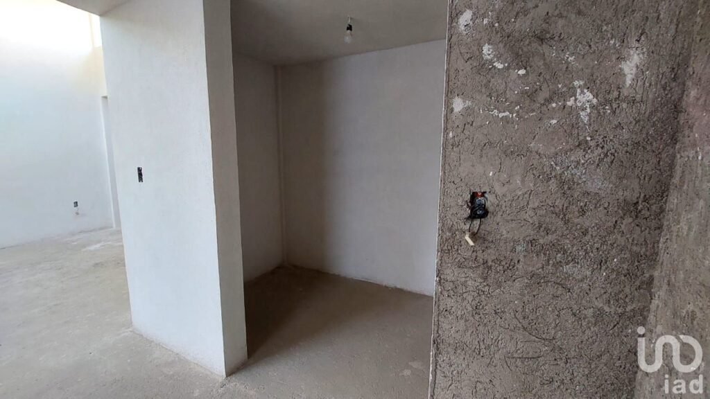 VENTA DE CASA ESN SAN JOSE OBRERO A DOS CALLES DEL AEROPUERTO URUAPAN MICH