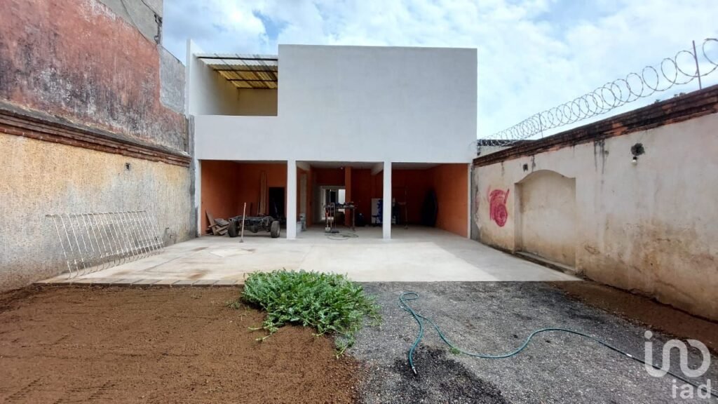 VENTA DE CASA ESN SAN JOSE OBRERO A DOS CALLES DEL AEROPUERTO URUAPAN MICH