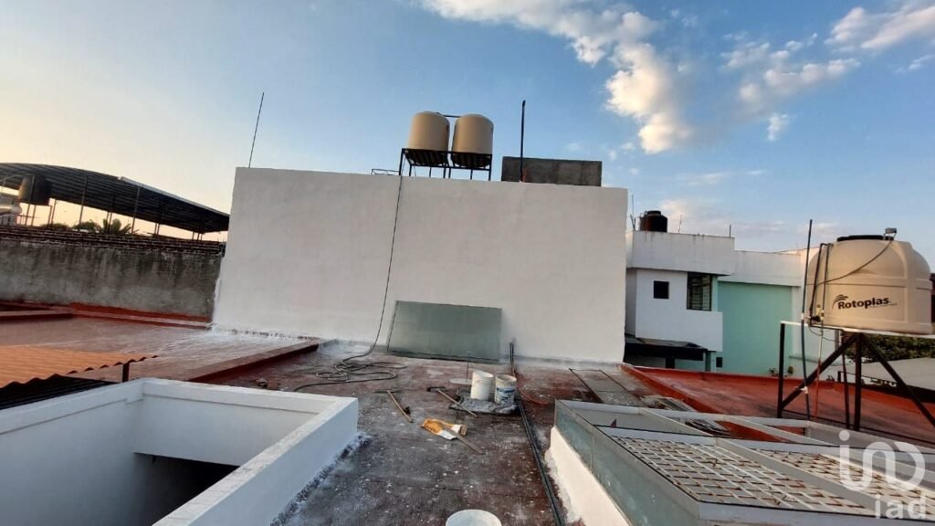 VENTA DE CASA ESN SAN JOSE OBRERO A DOS CALLES DEL AEROPUERTO URUAPAN MICH