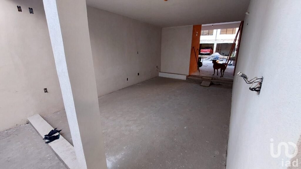 VENTA DE CASA ESN SAN JOSE OBRERO A DOS CALLES DEL AEROPUERTO URUAPAN MICH