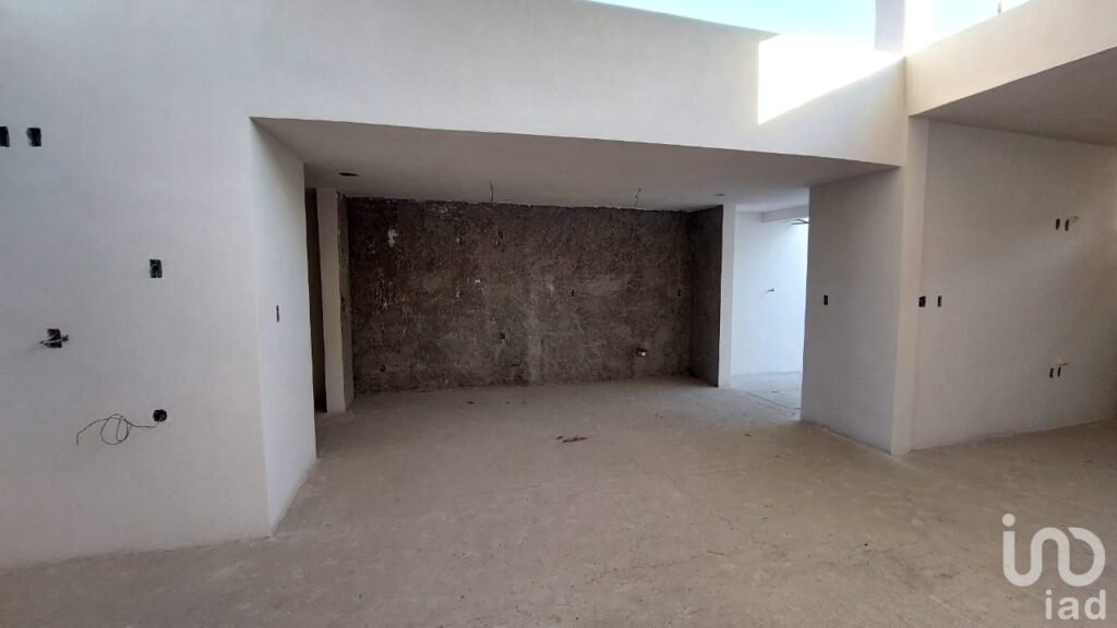 VENTA DE CASA ESN SAN JOSE OBRERO A DOS CALLES DEL AEROPUERTO URUAPAN MICH