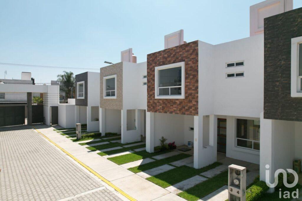 VENTA DE CASA NUEVA CON ROOF GARDEN ATRÁS DE PLAZA SAN DIEGO, PUEBLA.