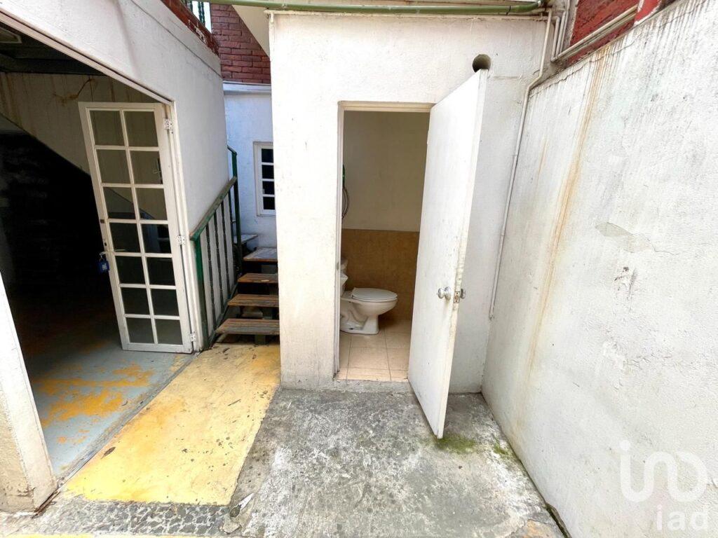 CUAUHTEMOC. Colonia Paulino Navarro. Casa para remodelar, en zona muy centrica.