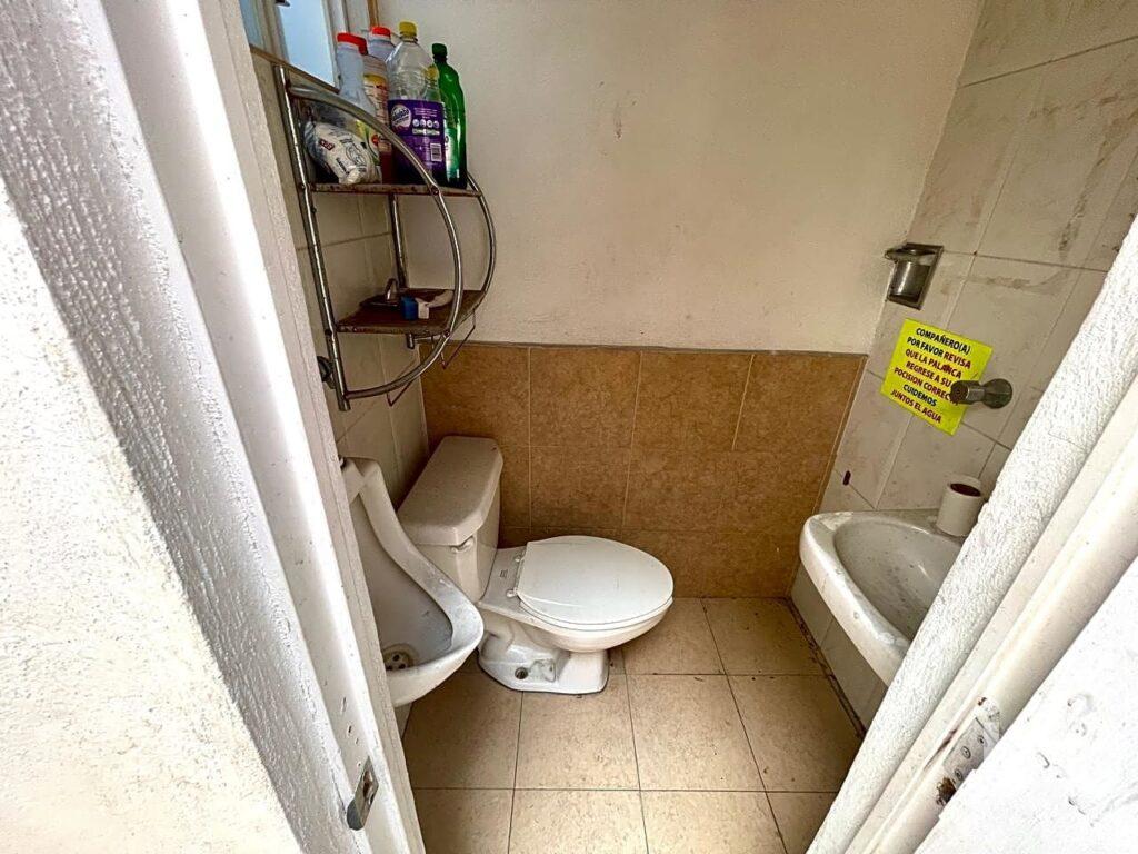 CUAUHTEMOC. Colonia Paulino Navarro. Casa para remodelar, en zona muy centrica.