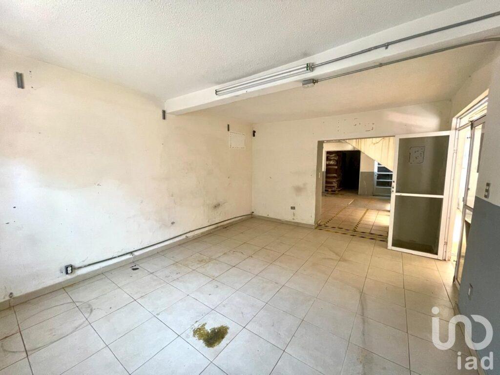 CUAUHTEMOC. Colonia Paulino Navarro. Casa para remodelar, en zona muy centrica.