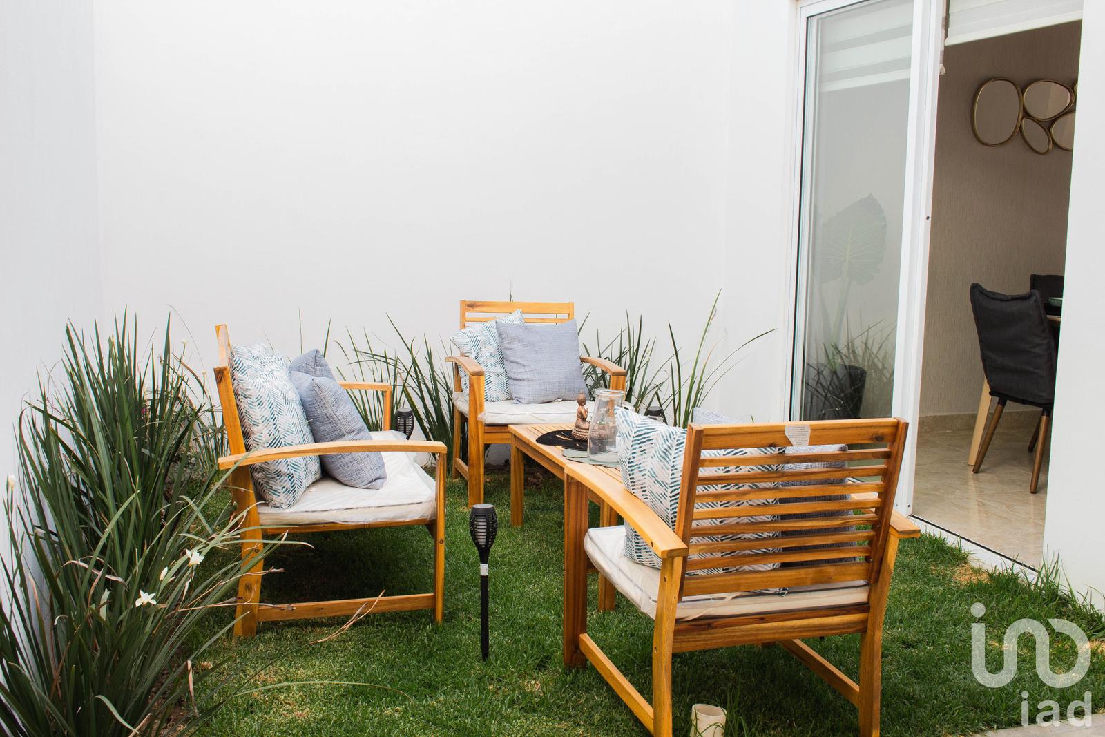 Casa en venta con roof garden y vista a los volcanes en Cuautlancingo – Residencial Quetzalí