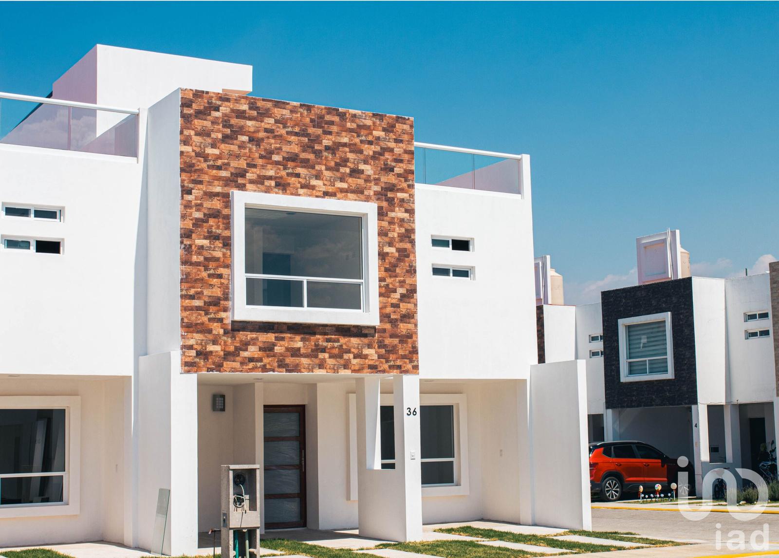 Casa en venta con roof garden y vista a los volcanes en Cuautlancingo – Residencial Quetzalí